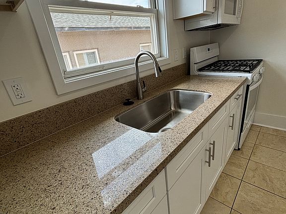 4th image of 2165 2nd Ave APT 14