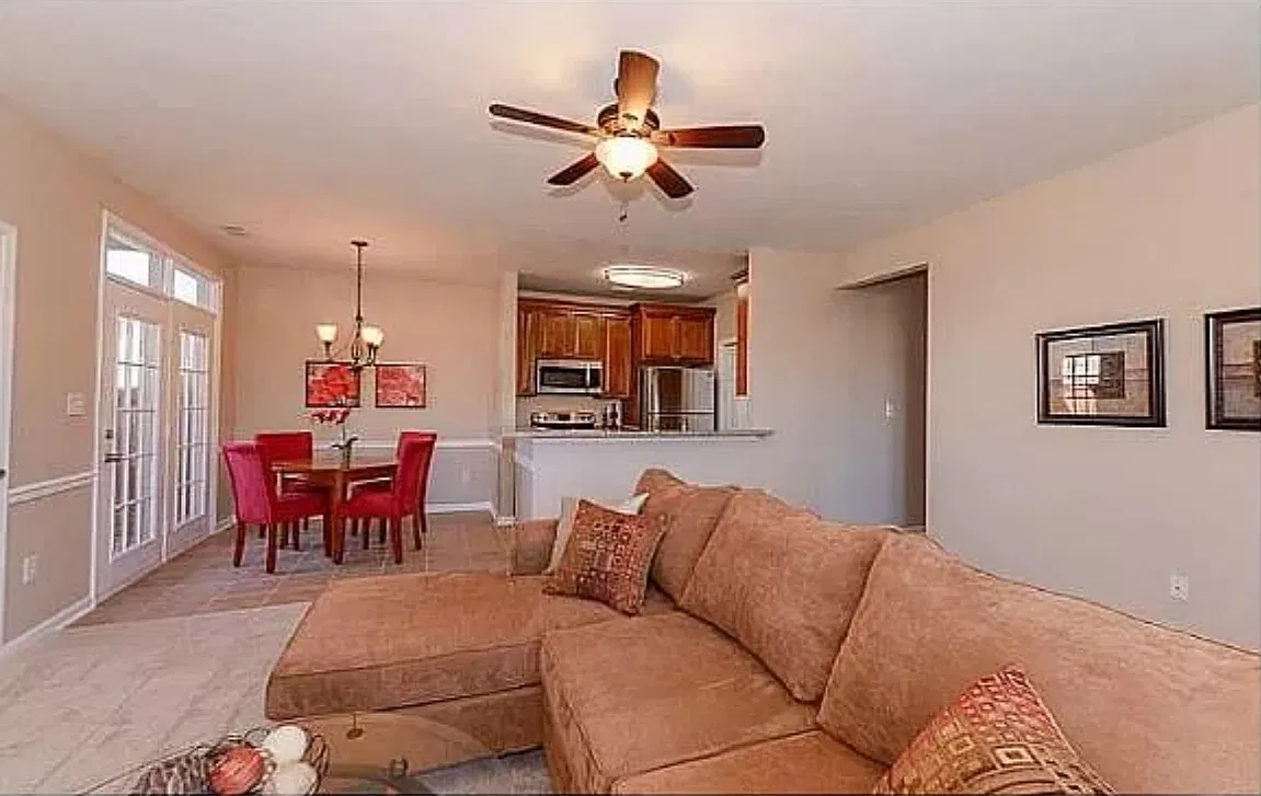 310 Primrose Ln — Photo 4