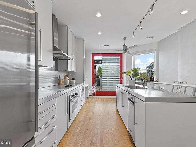 1942 Calvert St NW #3 — Photo 4