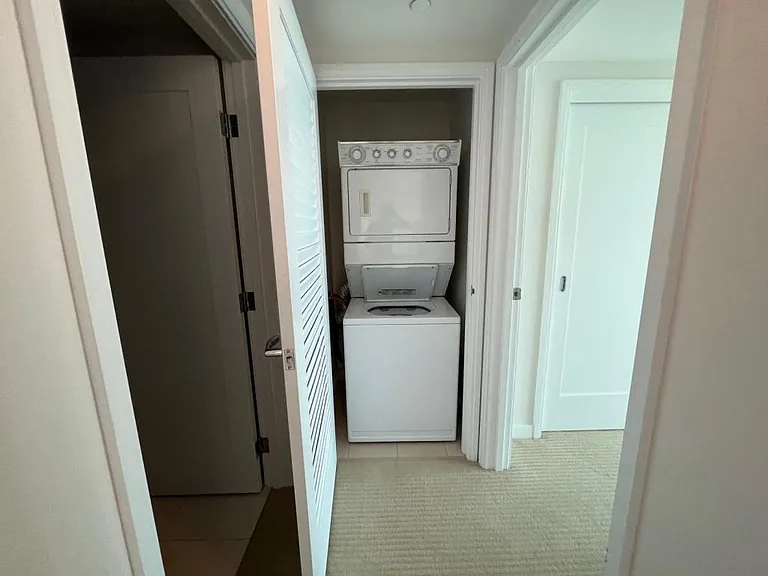 1177 Queen St #4404 — Photo 8