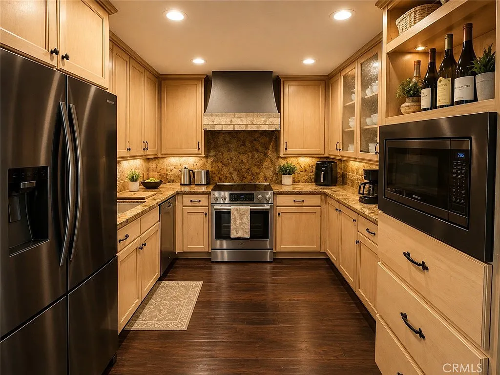 2 bed, 1120 sqft, $4,200 — Photo 3