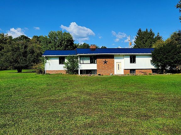 3rd image of 221 King Ln