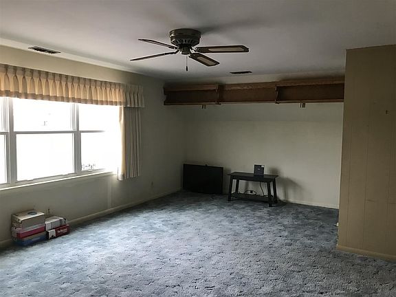 3rd image of 1402 Putnam St