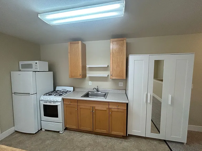 1821 Roth St #B — Photo 12