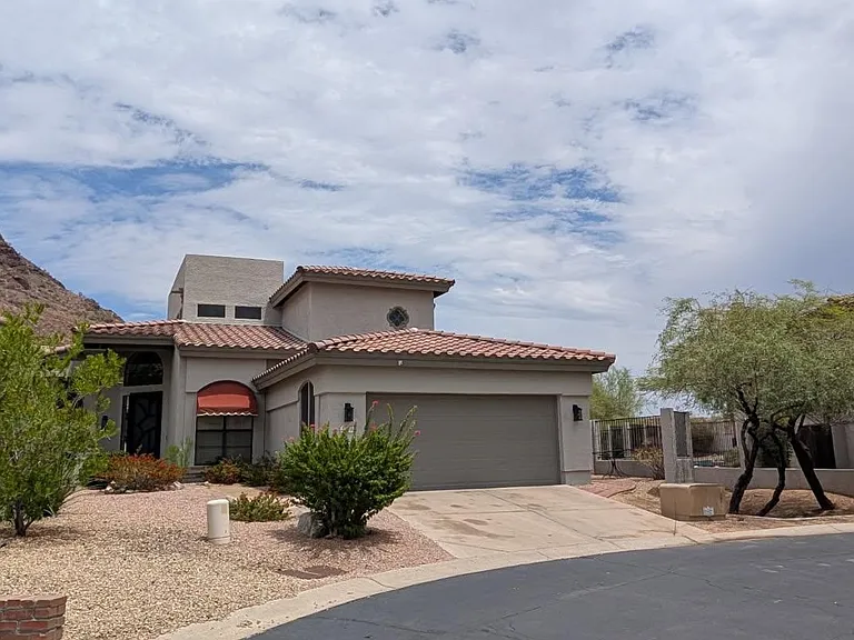 Front of house in a quiet gated cul-de-sac at the base of Lookout Mountain. Double garage with opener, new soft water system in the garage and plenty of cabinet stroage