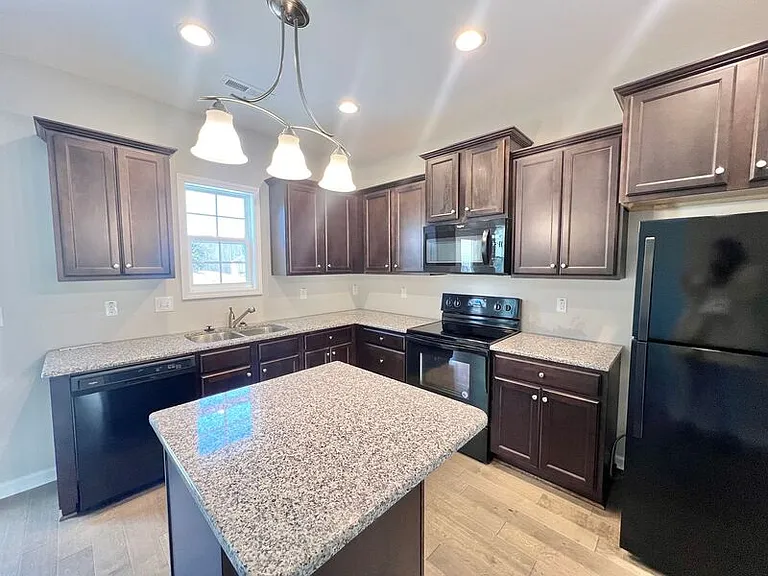 74 Griffith Pl — Photo 3