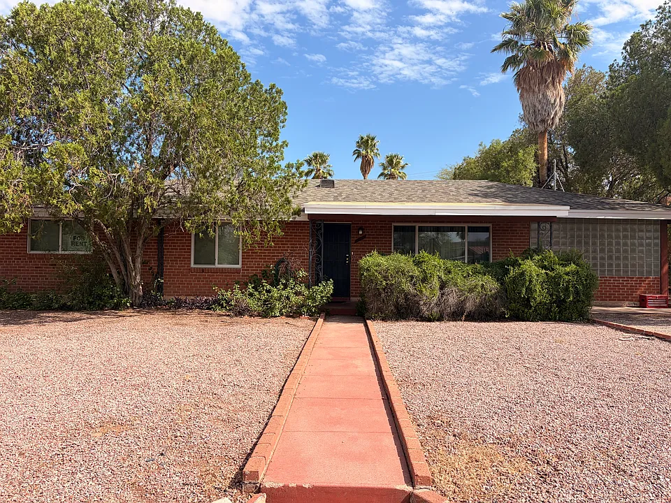 1505 E Edison St