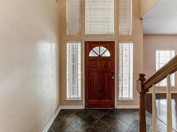 4th image of 3106 Colony Dr