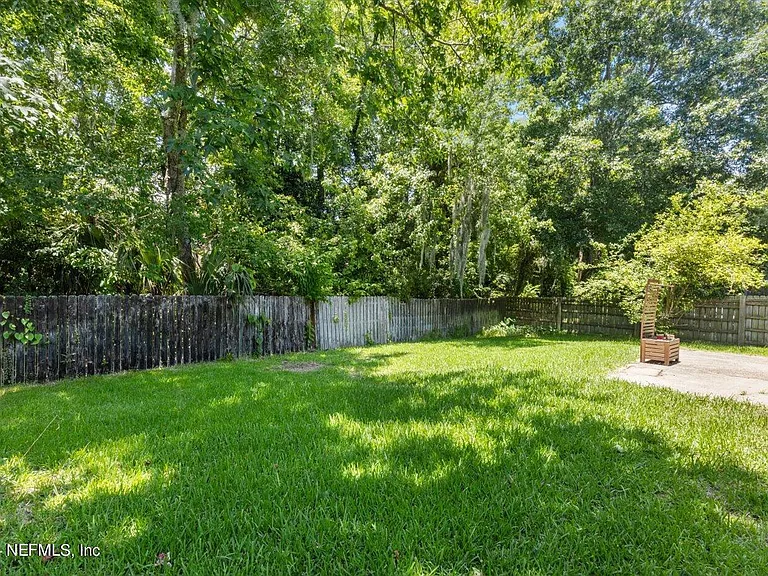 1722 Branch Vine Dr W — Photo 26