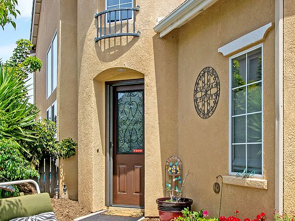 3rd image of 1056 Camino Del Sol