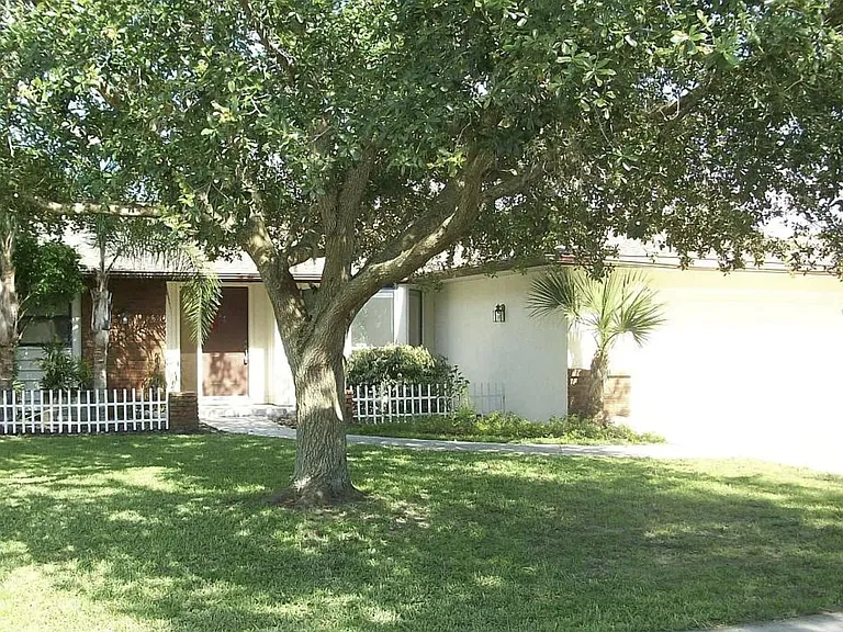1649 Georgetowne Blvd — Photo 2