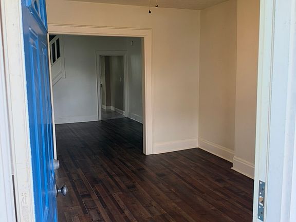 2nd image of 827 E Starr Ave