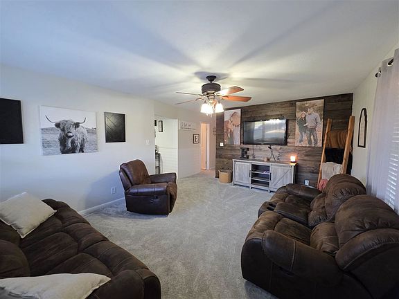 3rd image of 512 Ivanhoe St