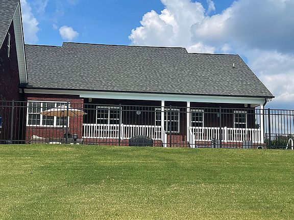4th image of 301 Whippoorwill Ln
