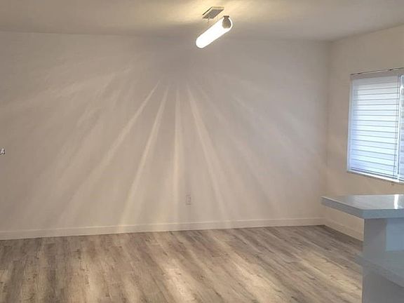 5th image of 5922 Pierce St Unit 1