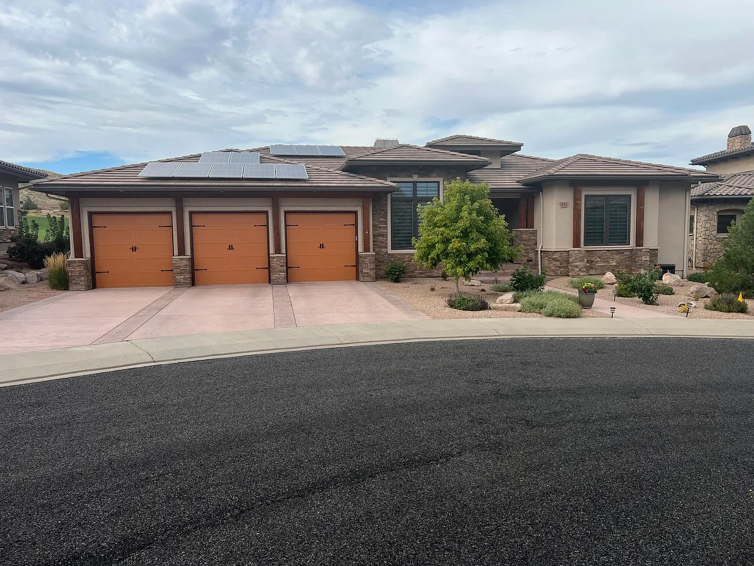 331 Shadow Lake Cir — Photo 1