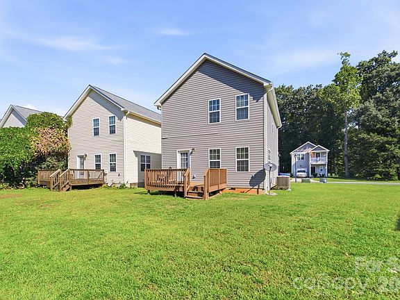 3rd image of 110 Lookout Point Pl