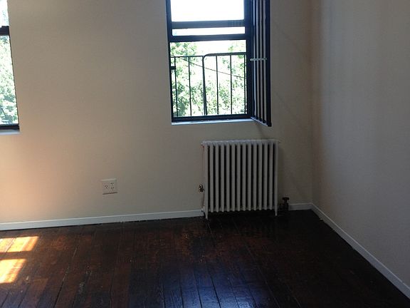 3rd image of 154 E 7th St APT 8