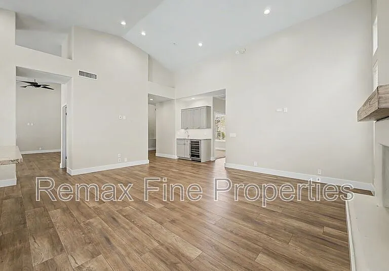 9118 E Topeka Dr — Photo 10