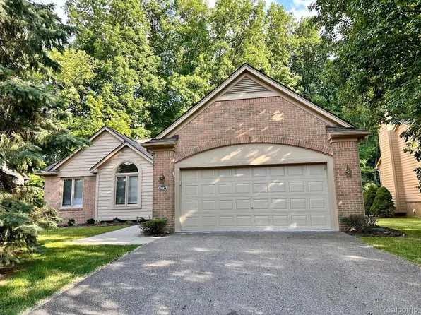7087 Autumn Hill Dr, West Bloomfield, MI 48323
