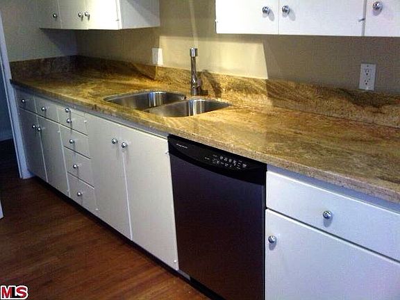 KITCHEN WITH STAINLESS 