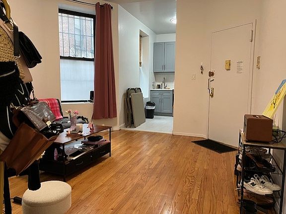 5th image of 245 E 83rd St #1B