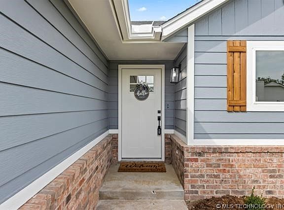 4th image of 606 W 20th St S