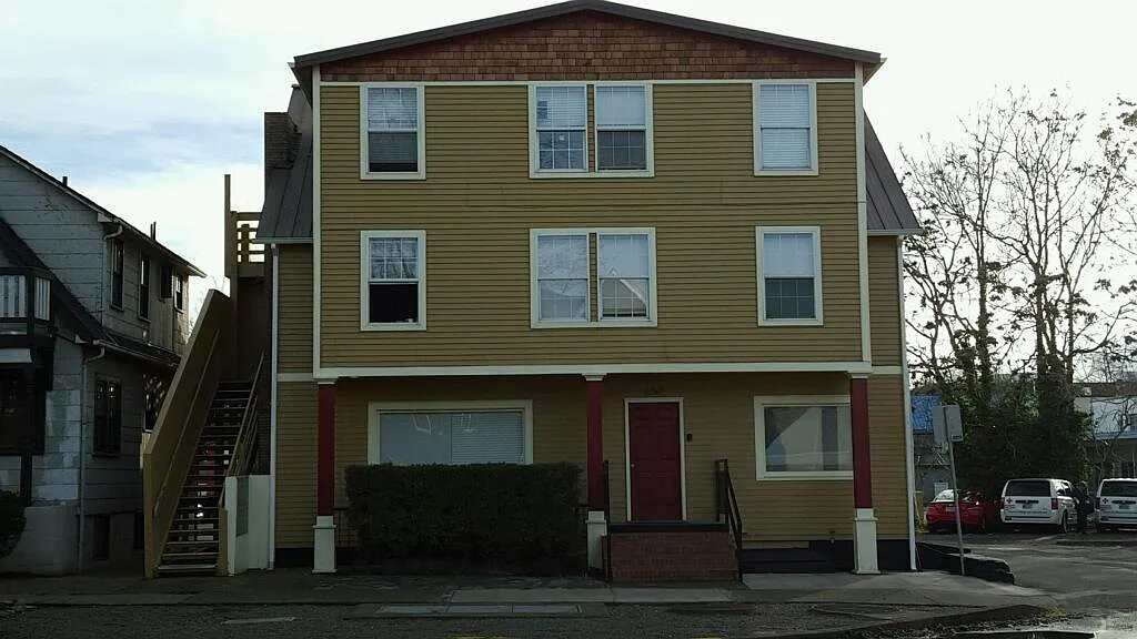 Studio, 250 sqft, $929 — Photo 2
