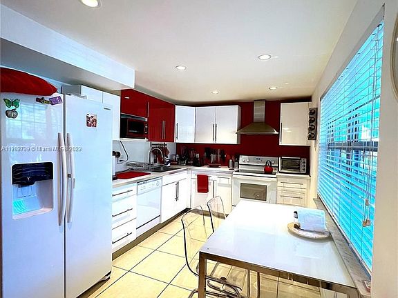 3rd image of 806 Cypress Grove Ln APT 110
