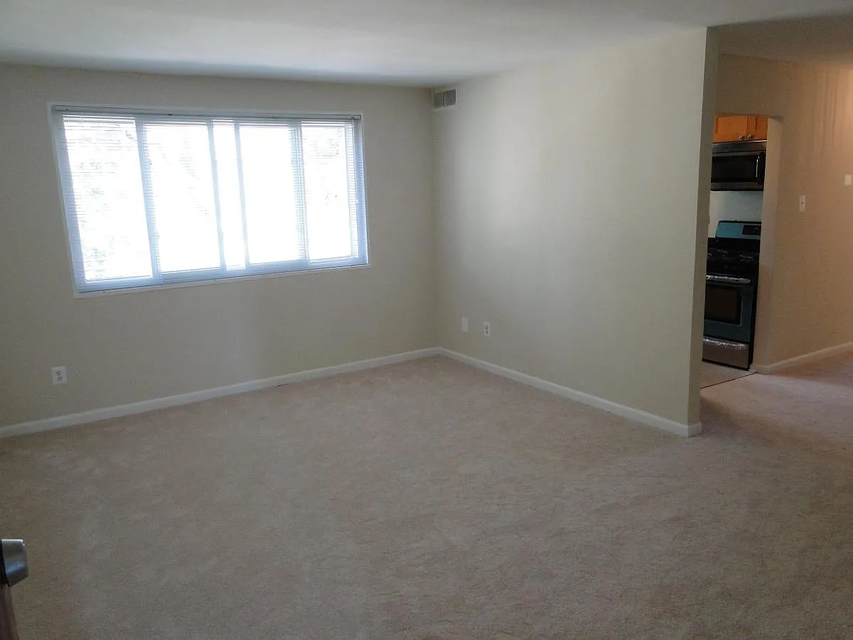 306 Adams Avenue — Photo 2