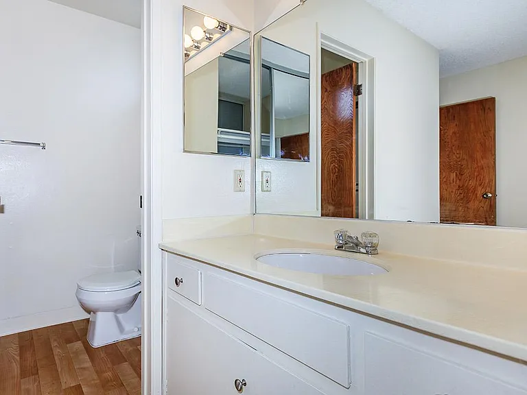 Riviera Vista Apartments — Photo 31