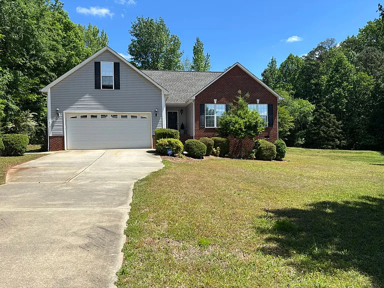 1830 Country Manor Ln — Photo 1