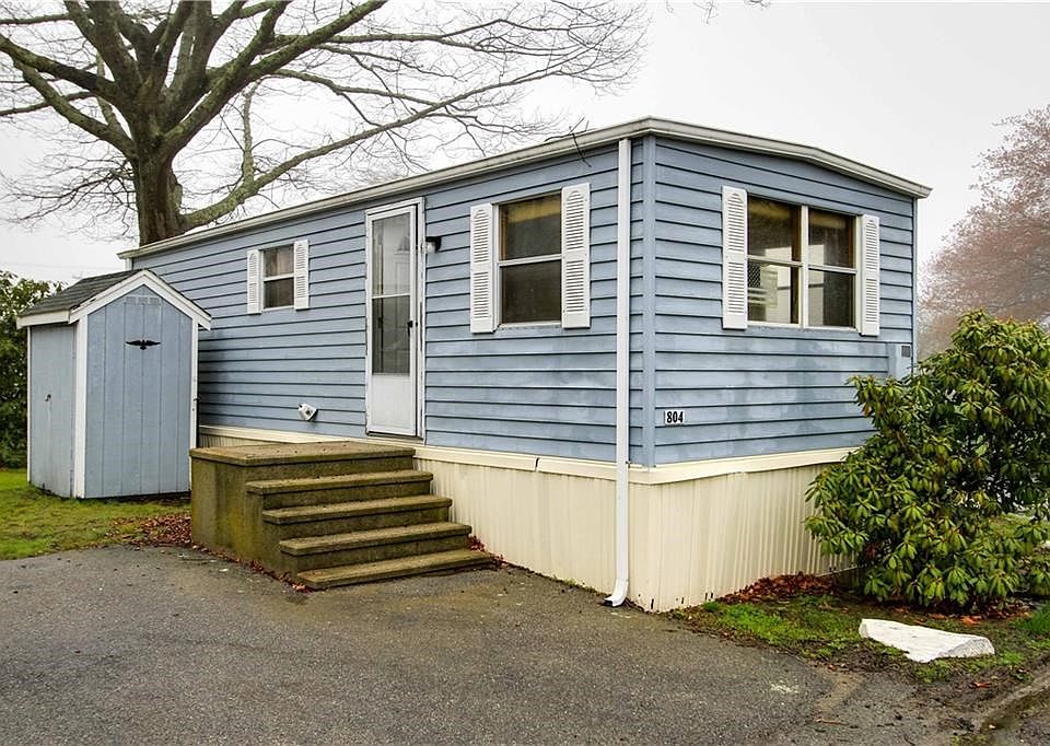 One bedroom mobile home with storage shed