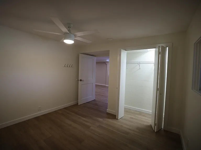 1534 N Woodburn Ave #B — Photo 21