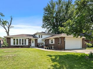 18W121 Holly Ave, Darien, IL 60561