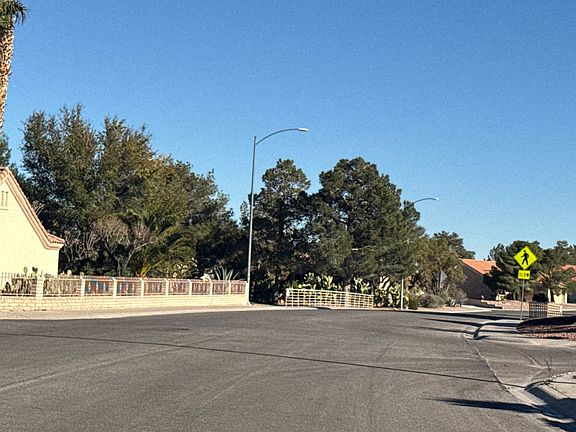 4th image of 8701 Villa Ridge Dr