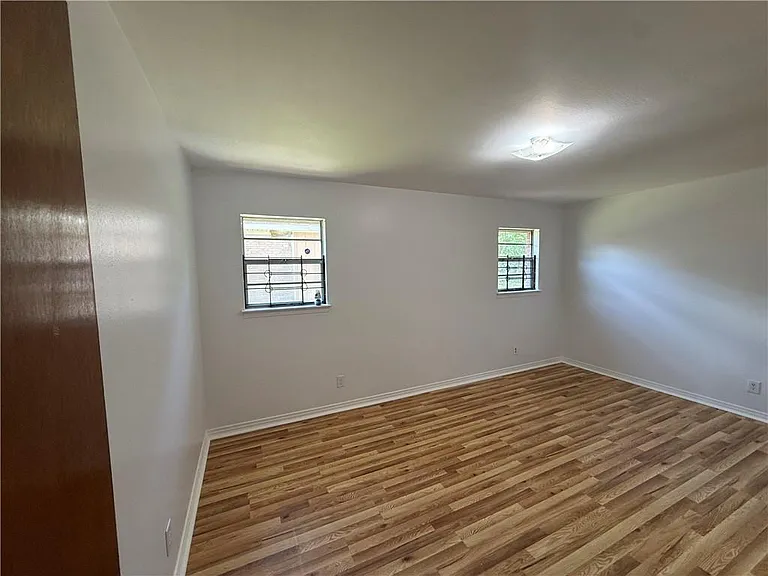 2308 Crestwood Cir — Photo 12