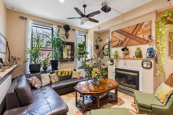 Sold by Brick&Mortar | media 4