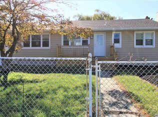 14 Lombardy Dr, Shirley, NY 11967