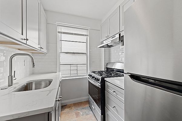 1st image of 225 E 46th St APT 9H