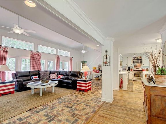 2nd image of 204 Dunbar Dr
