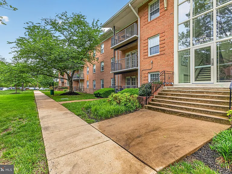 3334 Spring Ln #B30 — Photo 2