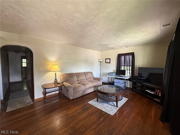 5th image of 602 10th St