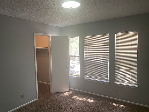 5th image of 11404 Forest Sq