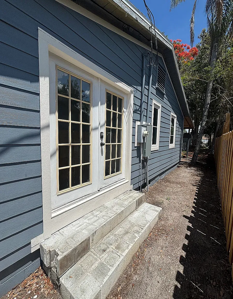 2107 Phillippi St — Photo 1