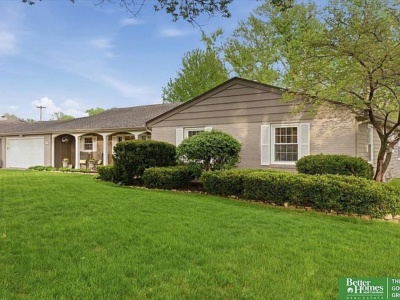 2nd image of 707 Parkwood Ln