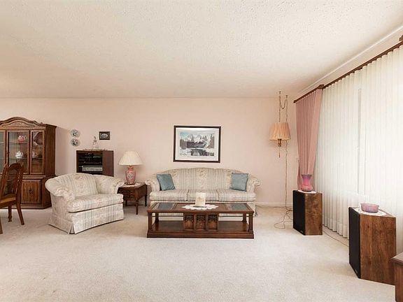 4th image of 2209 8a Ave S