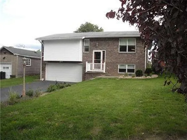 425 Atwood Dr, Rostraver Township, PA 15012