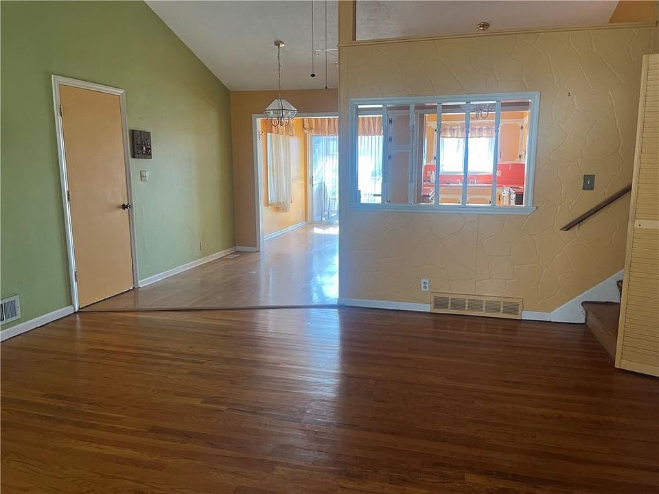 2nd image of 2403 NE 61st Ter