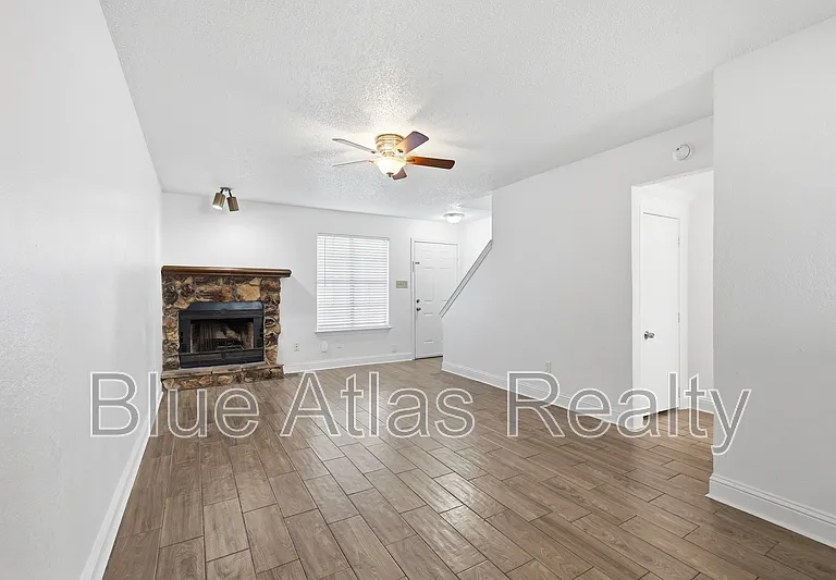 2713 Wimbledon Ct #C — Photo 4